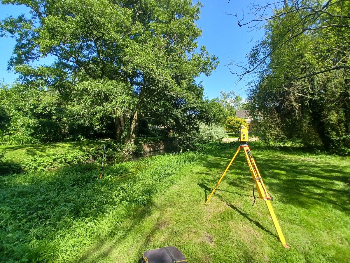 SamDexter_SG's tweet photo. Testing day on site for a Friday. Scorching heat, Global IT outage causing issues with VRS- thanks to Korec for sorting the issue. Having to utilise all the tricks to be able to survey under vegetation. Good job. There was a useful sign post to point me in the right direction! https://t.co/at4JfiwSPB