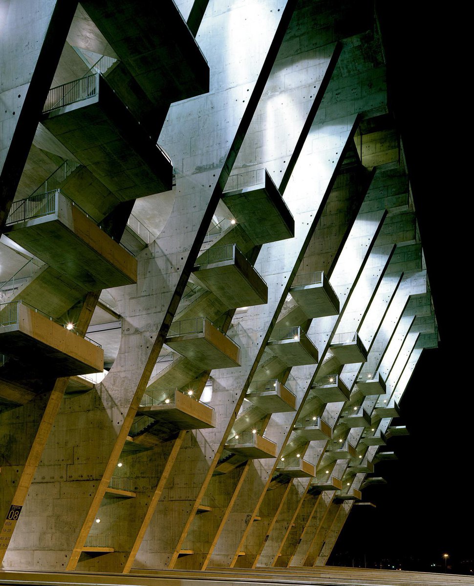 gomezdetejada's tweet photo. Enamorado de este proyecto, de este estadio. 

Souto de Moura, Braga, 2003.

https://t.co/yXzBBSetTS https://t.co/jjuw7U8e3W