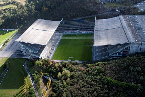 gomezdetejada's tweet photo. Enamorado de este proyecto, de este estadio. 

Souto de Moura, Braga, 2003.

https://t.co/yXzBBSetTS https://t.co/jjuw7U8e3W