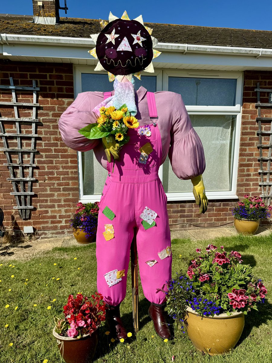 PolegateCF's tweet image. SUSSEX DOWNS SCARECROW FESTIVAL 2024

This Scarecrow can be found in Glynleigh Drive, Polegate.

To find out more or to enter the competition please visit - polegatecommunityfoundation.org.uk/sussex-scarecr…

#SussexScarecrows #PolegateCF