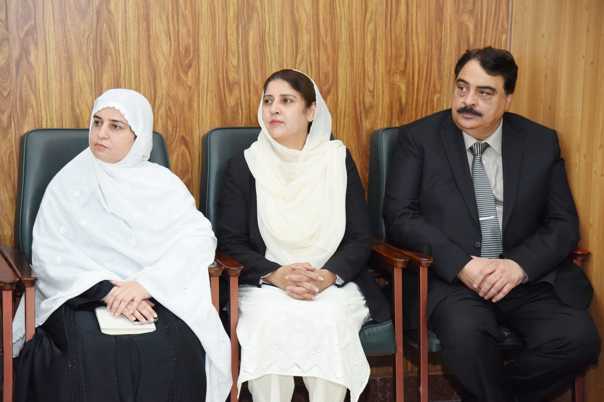 flame_nebuud9l's tweet photo. SPECIALIZED TRAINING FOR PROFESSIONAL EXCELLANCE OF ANTI-TERRORISM COURTS
(July 18 – 20, 2024)
Day-2
#KPJA #training #Peshawar #Judiciary #Judges #Witness #antiterrorism #trial #comms #NACTA @KP_Police1 https://t.co/XdNlYrKcYj