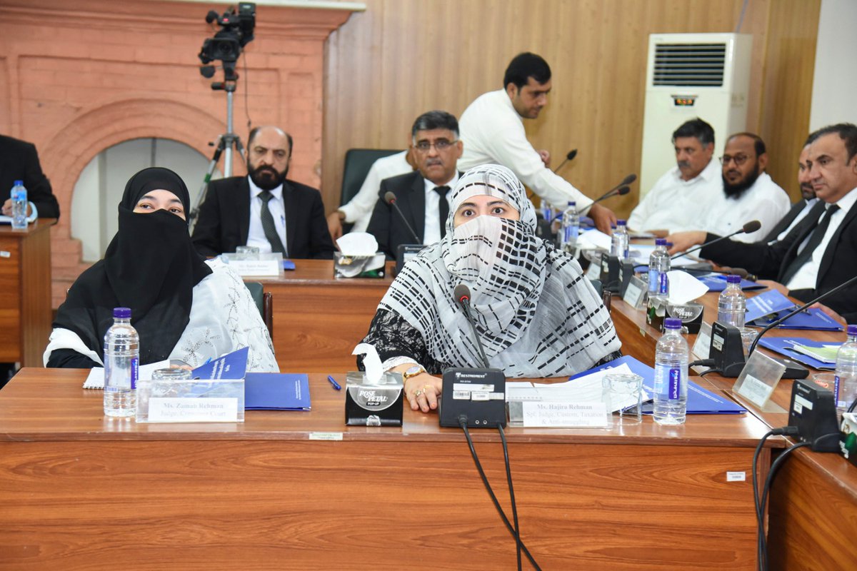 flame_nebuud9l's tweet photo. SPECIALIZED TRAINING FOR PROFESSIONAL EXCELLANCE OF ANTI-TERRORISM COURTS
(July 18 – 20, 2024)
Day-2
#KPJA #training #Peshawar #Judiciary #Judges #Witness #antiterrorism #trial #comms #NACTA @KP_Police1 https://t.co/XdNlYrKcYj