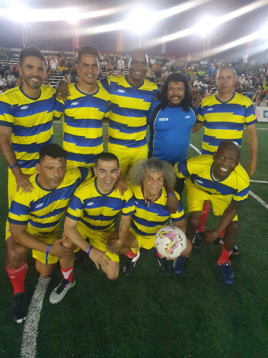 ADOLFOPEREZL's tweet photo. Hace 2 meses estuve  en Curazao donde  jugó la selección colombia de leyendas VS Argentina

Quieren saber como quedo el partido? https://t.co/X7vgzj0VW6