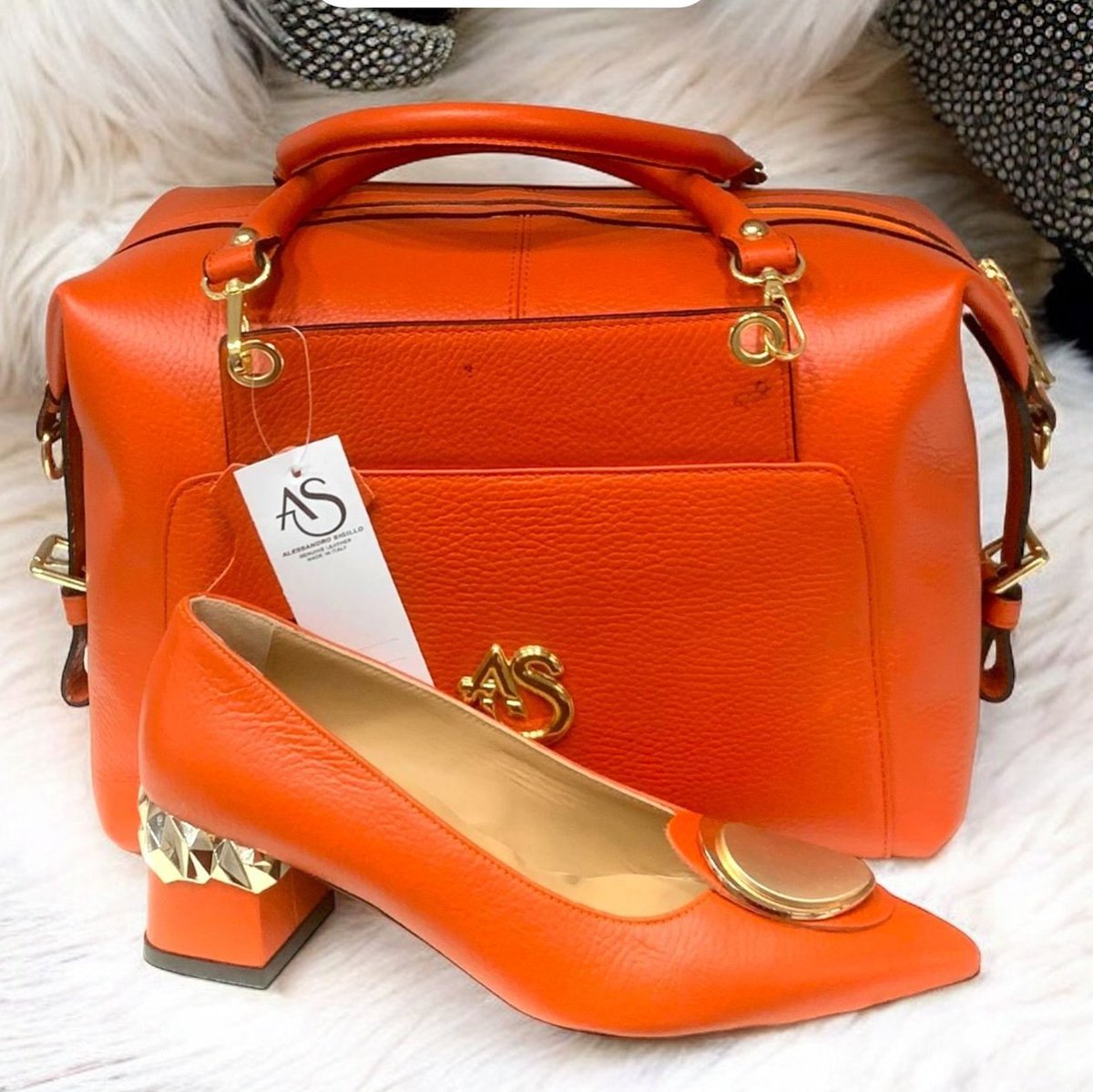fdshoesng's tweet photo. Orange is the new black
Available in size 38 to 43
Made in Italy https://t.co/LDyv0ANm58