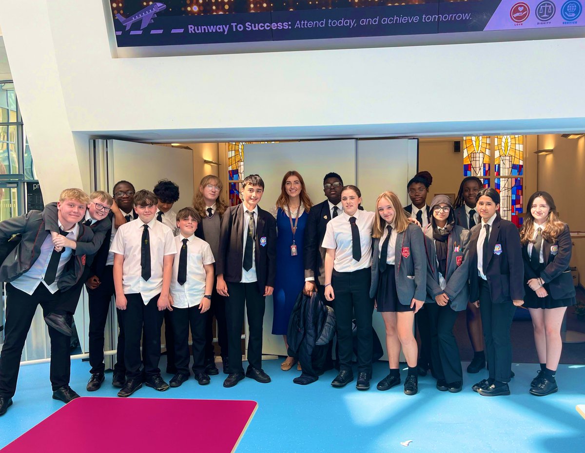 Traditional end of year photo with Lourdes 9a ❤️ I’ll miss seeing them every morning. The best group you could ever wish for! Proud is an understatement 🥺