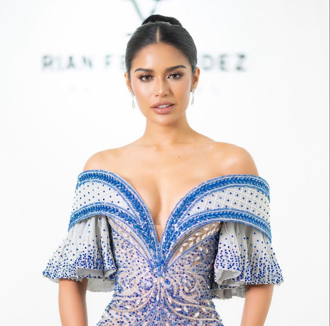RaeGunn's tweet photo. Krishnah Gravidez is wearing  21st CENTURY TRAJE DE MESTIZA. Every stitch of this off-shoulder marvel is a testament to the designer's skill, with hand-embroidered silver and salt water glass crystals and sapphire swarovski creating a dazzling display. 

#MissWorldPhilippines2024 https://t.co/985ePDLsHi
