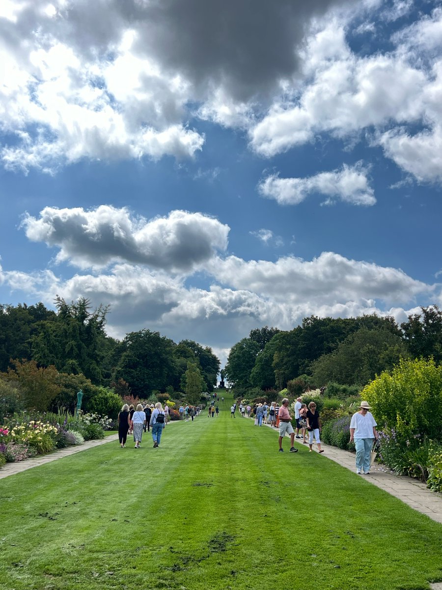 TheIWGS's tweet photo. More pics from #IWGS24 our annual symposium from Tomy Escribano -- happening this year in the UK! #watergardening #watergarden #lotus #waterlily #watergardeningmonth https://t.co/dSLy44ZMkm
