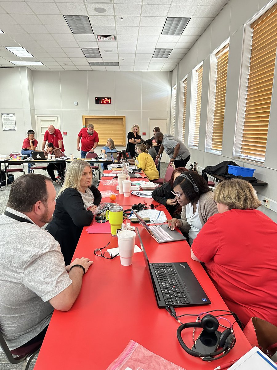 GISD_Bilingual's tweet photo. Our administrators teamed up with sheltered instruction training to support our bilingual students and teachers. We’re excited for what’s ahead! https://t.co/RdxQUOg1lX
