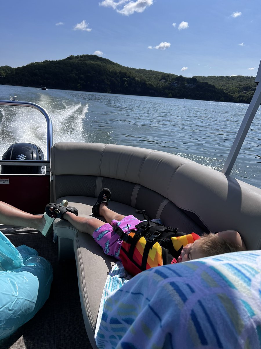 DDFalpha's tweet image. Home away from home… ☀️🚤 #TableRock 🎣