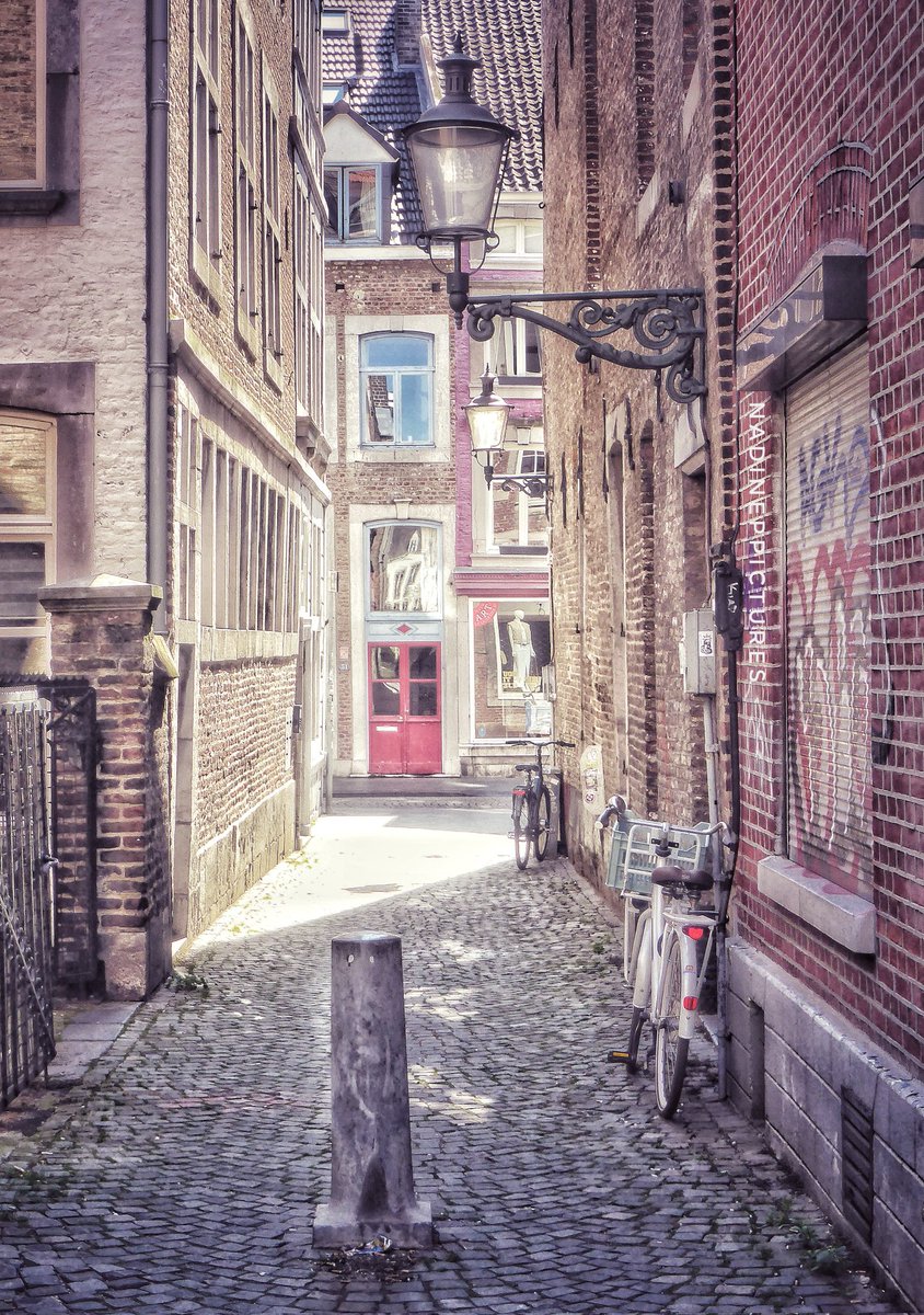 Mijn favoriete steegje in Maastricht. 

<a href="/magnifiekZL/">Magnifiek Zuid-Limburg</a> 

#terugvolgvrijdag 

Delen mag,  graag zelfs!