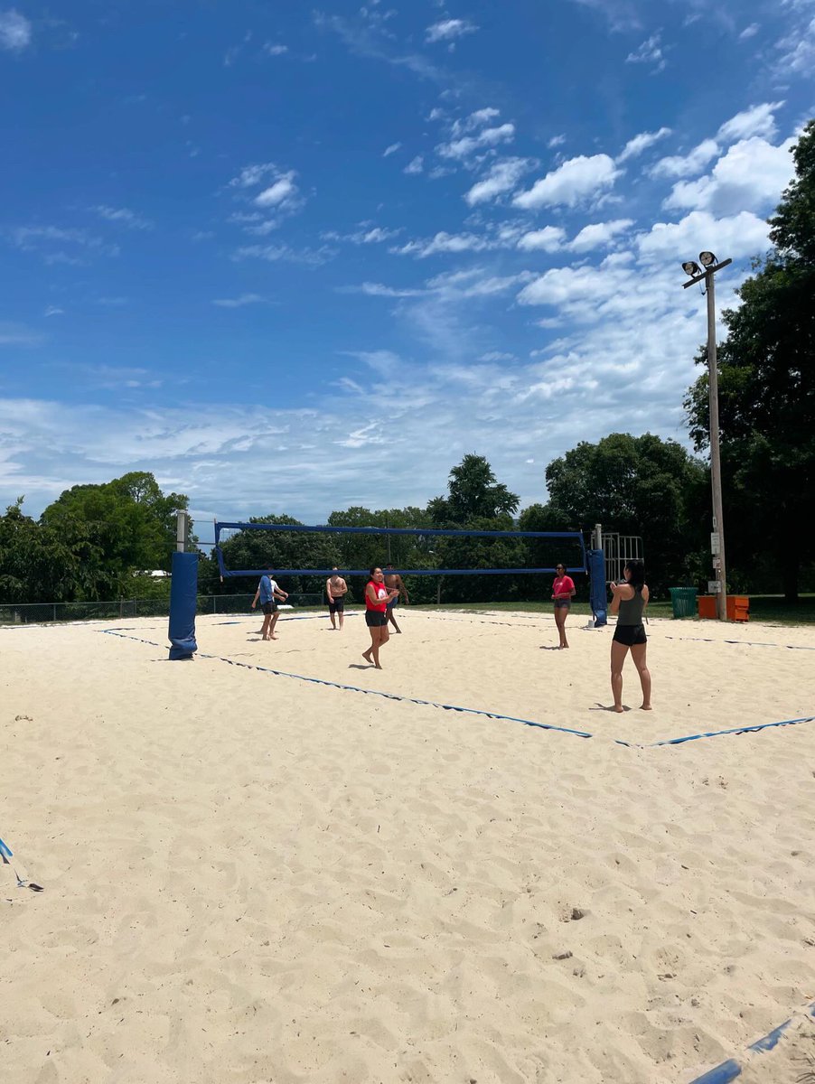 VUmedicine's tweet image. M1 Year ✅
 
No better way to celebrate than with great friends, food, and friendly competition. We’re so excited for what’s next for our new M2s!
 
See what's in store for their Foundations of Clinical Care year: bit.ly/3W3Qvli

#VandyMed #MedEd #MedStudentLife #M2