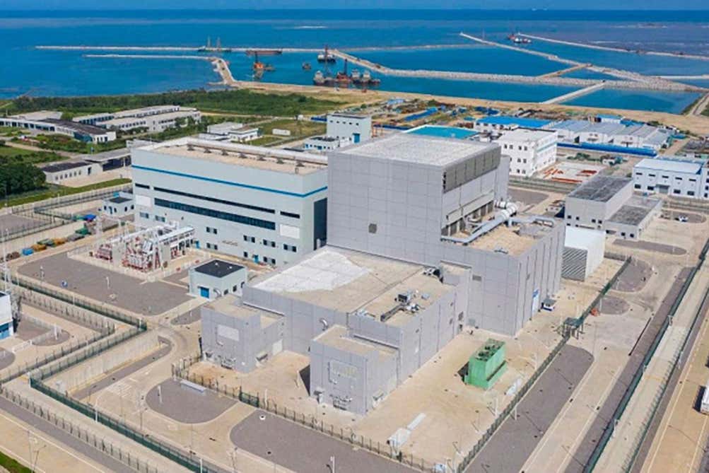 🇹🇷Chinese nuclear reactor is completely meltdown-proof

The first ever full-scale demonstration of a nuclear reactor designed to passively cool itself in an emergency was a success, showing that it should be possible to build nuclear plants without the risk of dangerous meltdown.