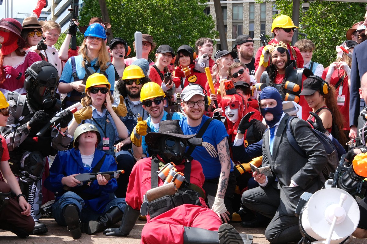 Valve Convention Cosplayers tweet media