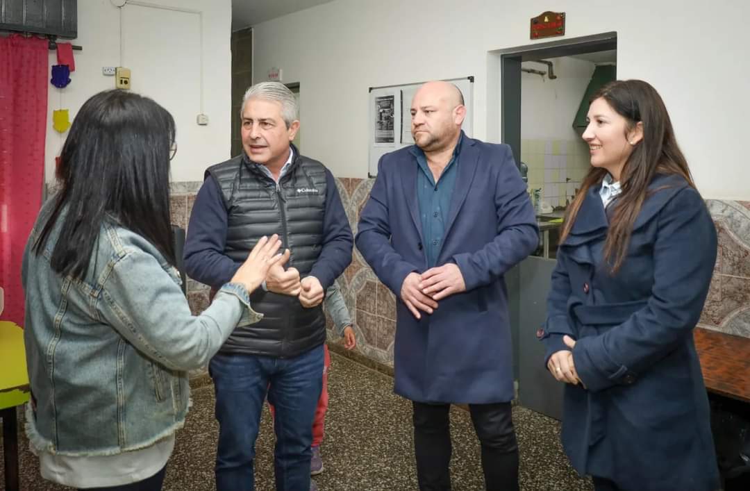 JMartinezPerga's tweet photo. Esta mañana visitamos el Centro de Desarrollo Comunitario (CDC) Villa Alicia junto a la nueva subsecretaria de Educación, Luciana Sánchez, quien se suma con su experiencia en el campo de la educación y el desarrollo humano a este gran equipo ¡Muchos éxitos en esta nueva gestión! https://t.co/qRdOsRcPq9