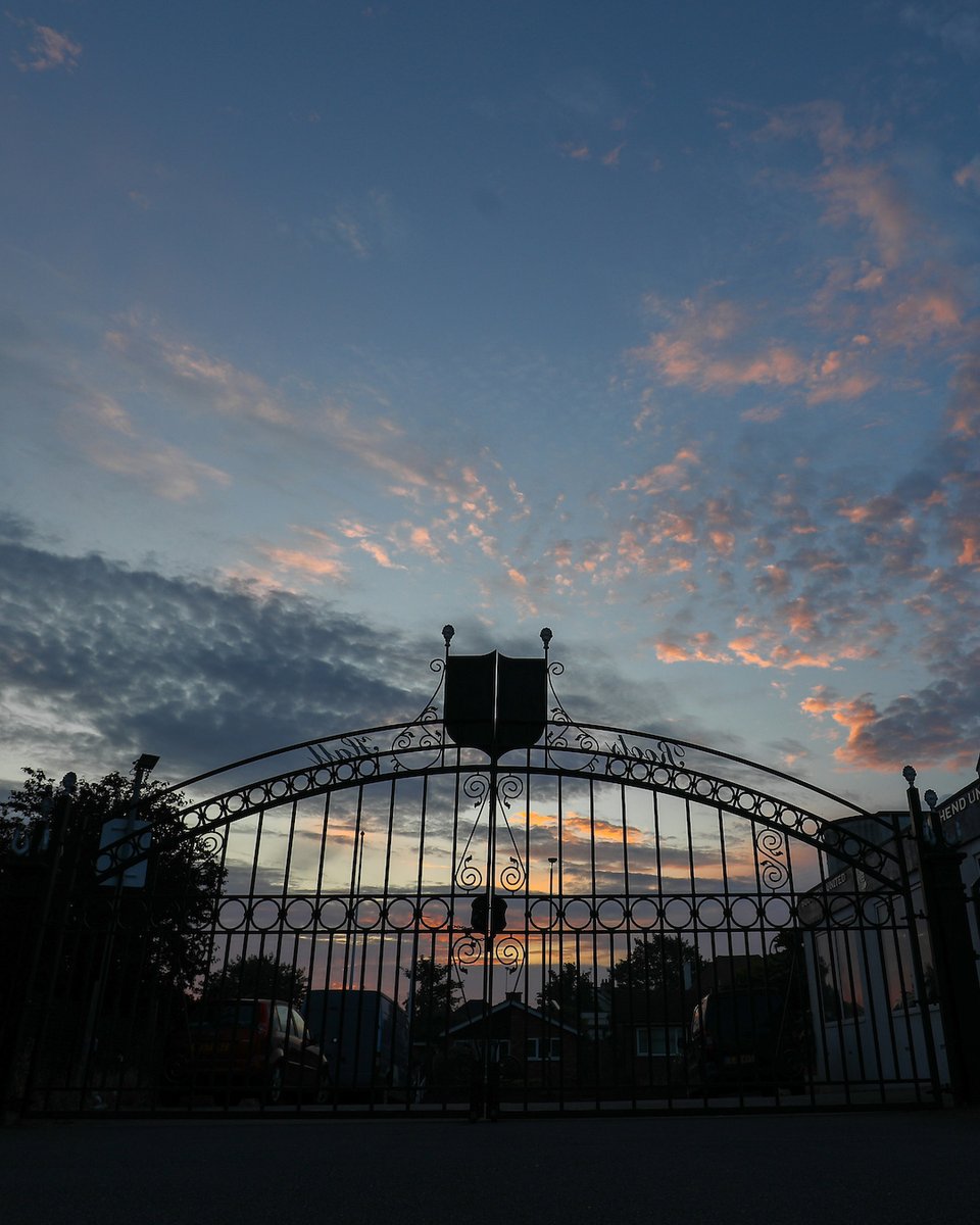 SUFCRootsHall's tweet photo. The sun rises over Roots Hall at the beginning of a new era 🦐 https://t.co/b3DwLg1yPa