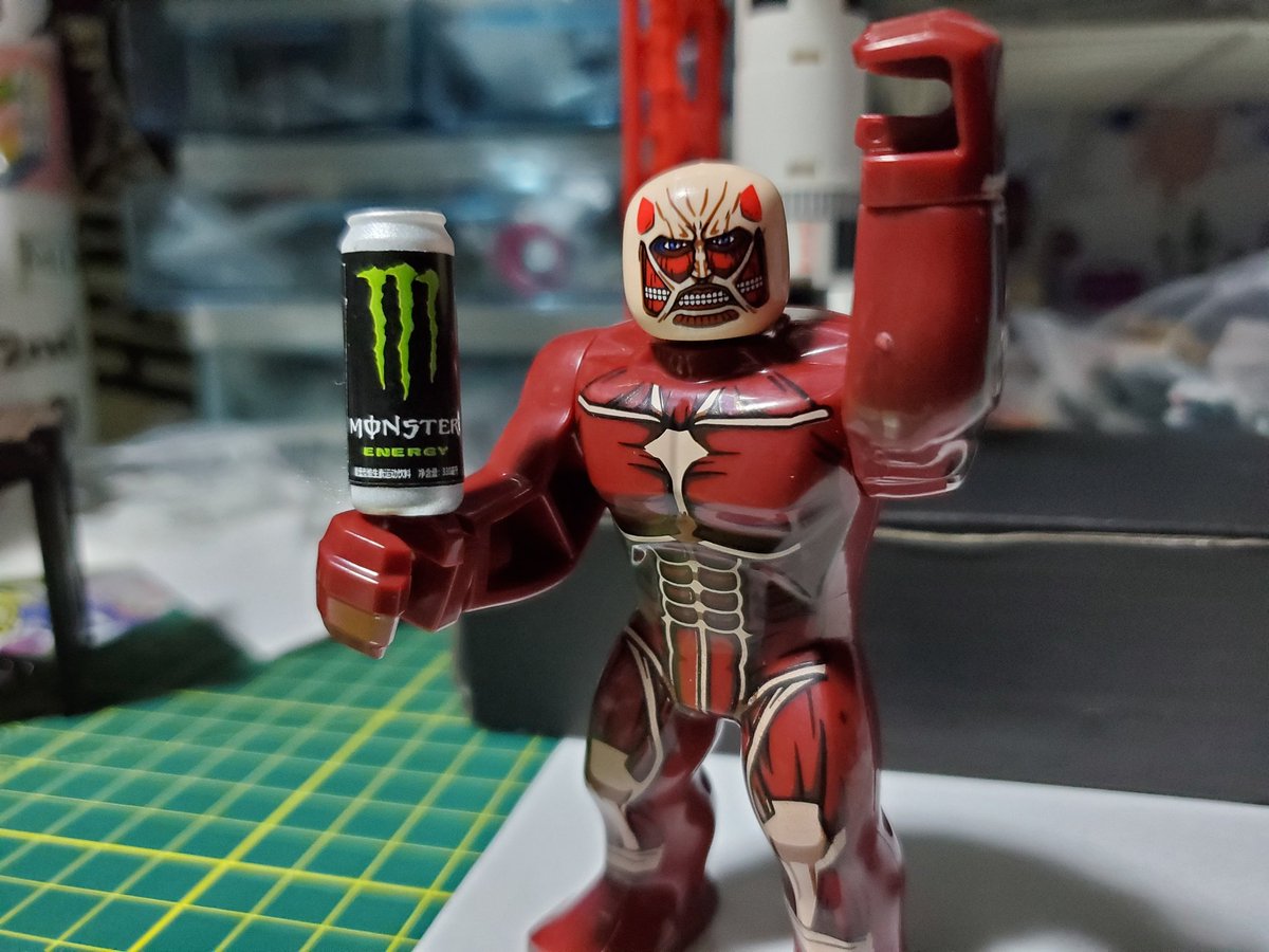 🔥超大型の巨人×MONSTER ENERGY🔥
進撃の巨人とエナジードリンクの
地味なコラボ👹