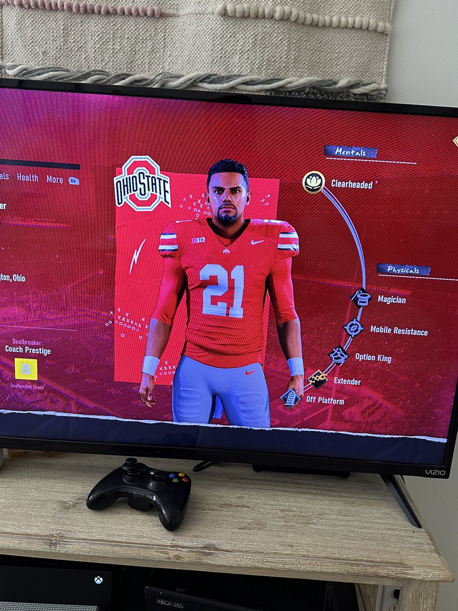 dfields50's tweet photo. @EASPORTSCollege No Qb wears 21 get the number problem fixed https://t.co/Z522E7gLYR