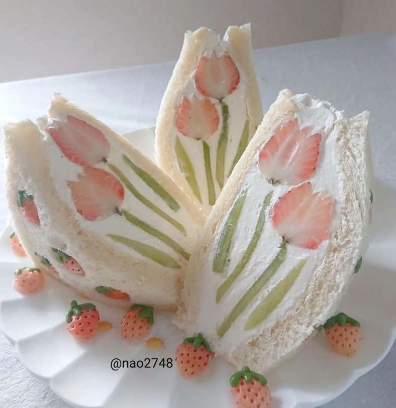daily_dolce's tweet photo. Tulip strawberry sandwiches made by nao2748 https://t.co/Hd7pikhj04
