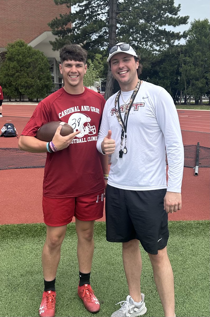 Tate_Kirk_2025's tweet image. Thank you @bbubna again for the invite to the @MITFootball camp. I had a great time learning more about @MIT and learning from you, @Coach_Brennan, &amp;amp; @maucktheqb_10! Look forward to staying in touch. #RollTech
@MCardsRecruits @MattNally1 @coach_pickup