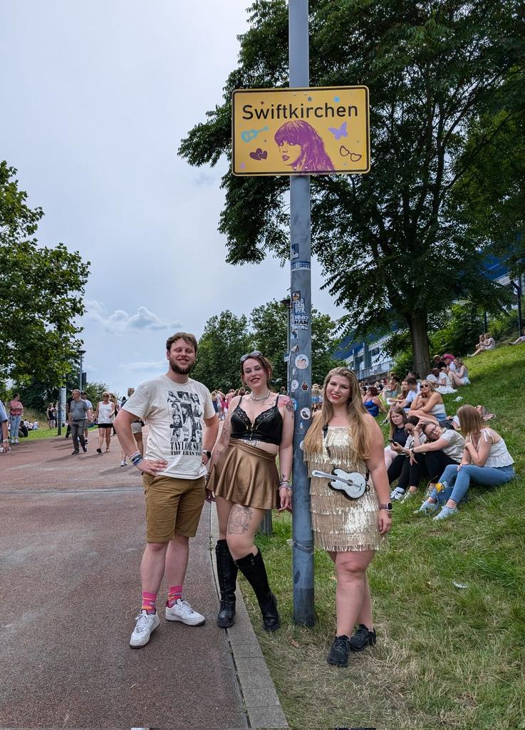 TaylorLufSwifty's tweet photo. Capture it, remember it πΈβ¨οΈπ«Άπ»
#SwiftieSummer #swiftkirchen #TSTheErasTourGelsenkirchen #TSTheErasTour #Gelsenkirchen
@taylornation13 @taylorswift13 https://t.co/GDky3vmYT3