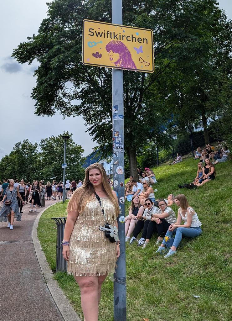 TaylorLufSwifty's tweet photo. Capture it, remember it πΈβ¨οΈπ«Άπ»
#SwiftieSummer #swiftkirchen #TSTheErasTourGelsenkirchen #TSTheErasTour #Gelsenkirchen
@taylornation13 @taylorswift13 https://t.co/GDky3vmYT3