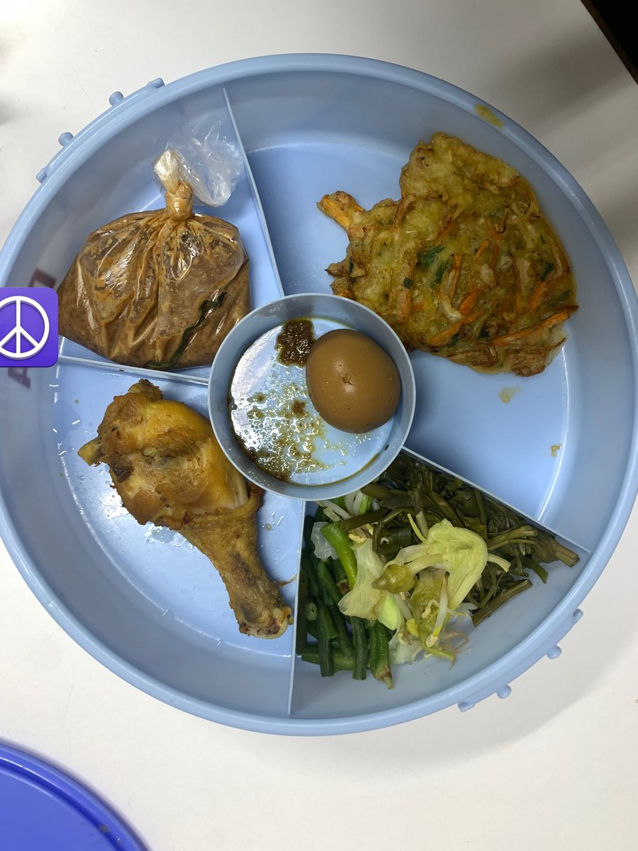 boedakpop's tweet photo. @hrdbacot Penampakan makan siang gratis budget 12,5 ribu kak 🙏🏻🙏🏻 https://t.co/mFdi8iYH04