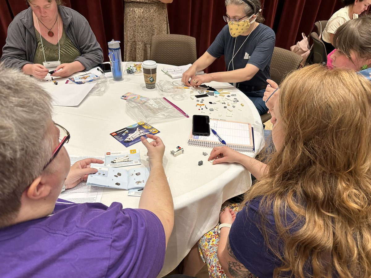 Emily Sanders tweet media