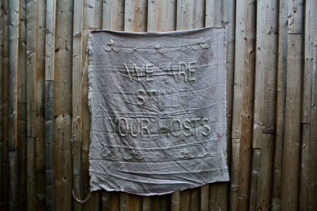 The Beaverbrook is thrilled to announce that the Theodore Prize has been awarded to Megan Samms, an L’nu and Nlaka’pamux multidisciplinary artist from Newfoundland and Labrador.
Read more: bit.ly/3y5PRfq
Portriat photo by: Pilvi Keto-LeBlanc
Artwork: a (gentle) reminder.