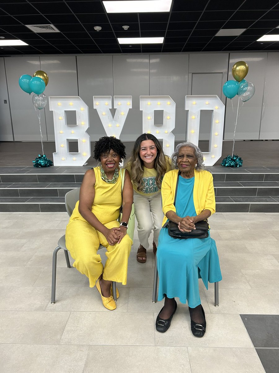 MsBChapa's tweet photo. What an honor to be able to meet the namesake of this gorgeous school! Ollie Mae Byrd, we’re so excited to leave a legacy similar to yours! 🩵💛🤍 #ByrdBestNothingLess https://t.co/Z9KdTA4Pwr