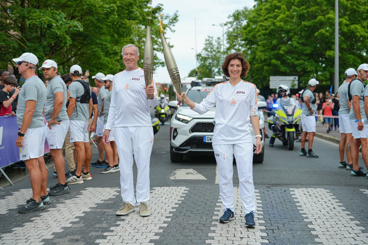 Si on m’avait dit, petite fille, qu’aujourd’hui, je porterais la flamme olympique, jamais je n’y aurais cru. 

C'est un immense honneur, un moment de partage et d'émotions intenses. 

Cette flamme, qui relie continents et générations, symbolise la transmission du savoir et des