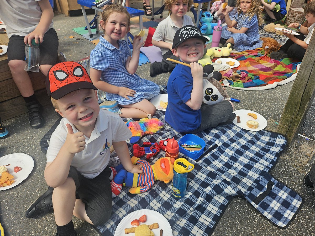 WoodhouseClass's tweet photo. What a lovely last day at school. Thank you to everyone for kind presents, cards &amp; messages. 
Have a super summer! 🌞 🍦 ⛱️ https://t.co/6xMcpnARWa