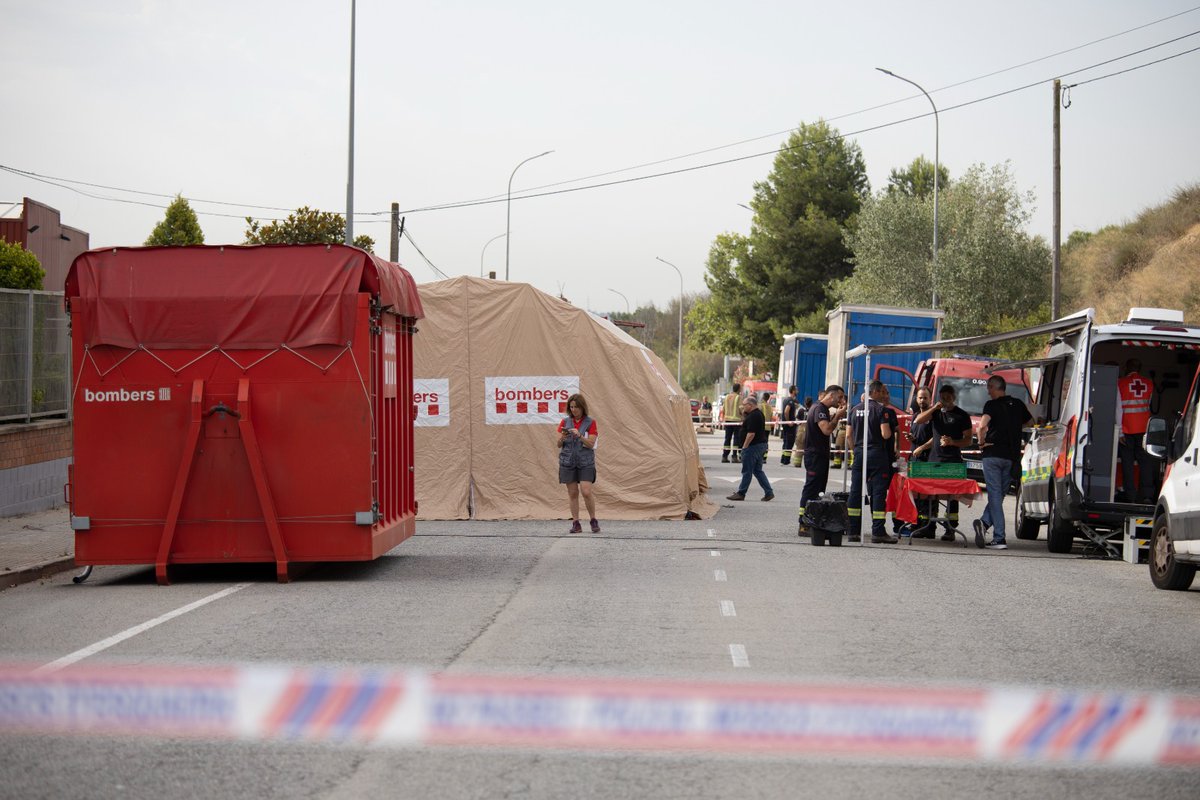 ⚠️[INCENDI RISC QUÍMIC]

🚒Controlat l'incendi a l'empresa de Polinyà. Es treballa per minimitzar l'impacte ambiental. Possibles vessaments químics a la riera Seca.

🫗💧L’aigua de l’aixeta no està compromesa, confirmen Besòs-Tordera i CASSA.

+INFO: staperpetua.cat/actualitat/not…