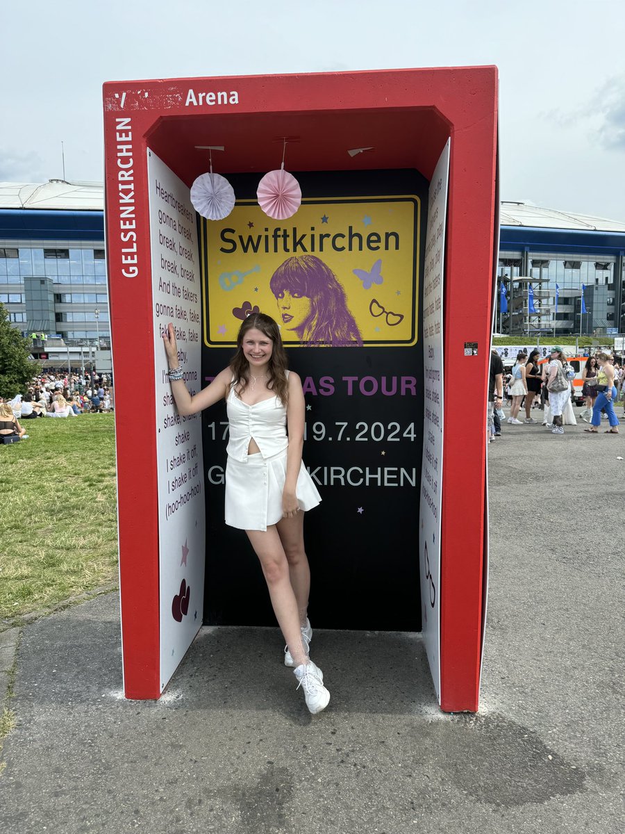 mapofjenny's tweet photo. #ErasTourGelsenkirchen  3/3 🤍 https://t.co/rsT0rpvkx3