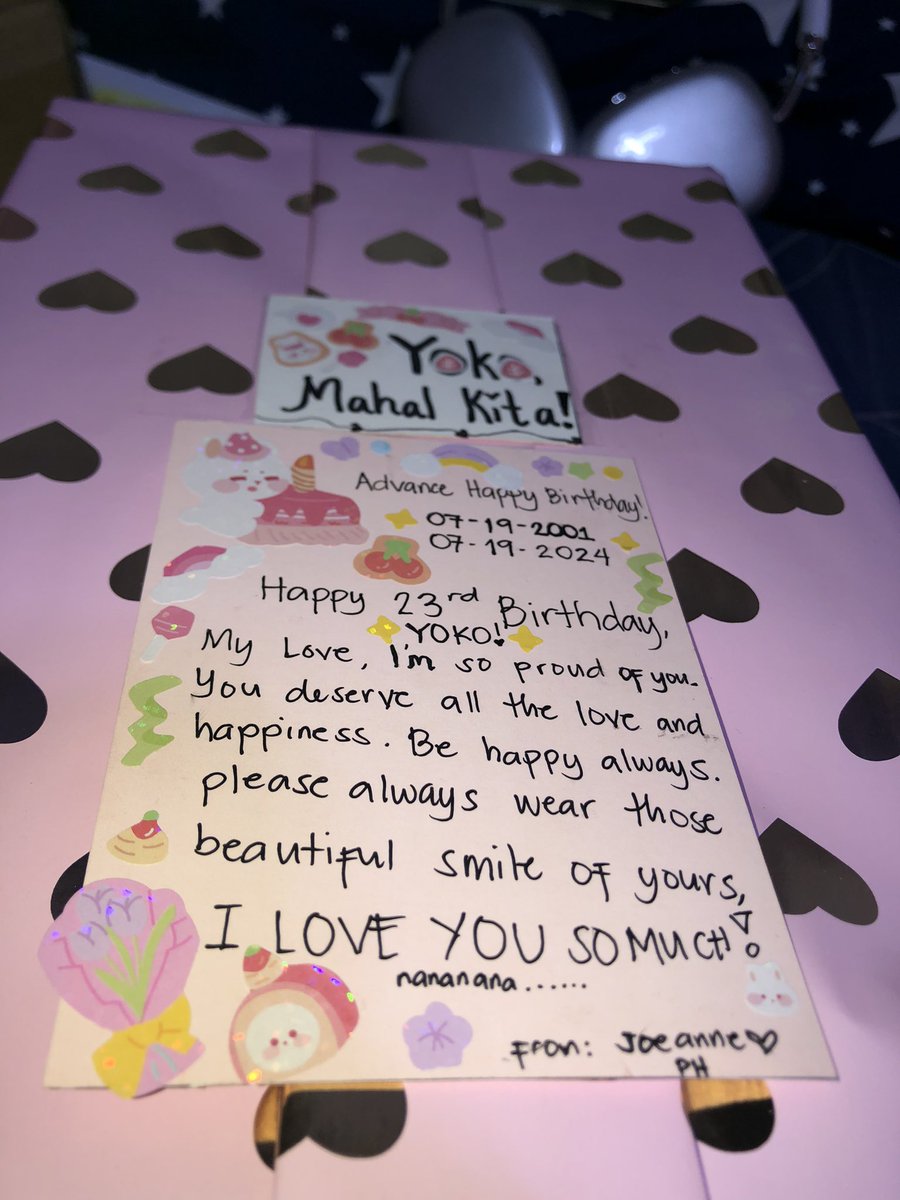 joeannerys's tweet photo. OMGGG @Yoko_apasra KINIKILIG AKO!!😭😍naka display sa room niya yung isa sa mga gifts ko😭 Sana yung shoes and DIY phone charm and bracelets masuot mo din<33 

- ang tagal ko hinintay live niya, 'di ko naabutan😭 tapos ganito makikita ko Oh Yoko you have my heart🫀

#YokoAparsa https://t.co/LOUuL3tXrI