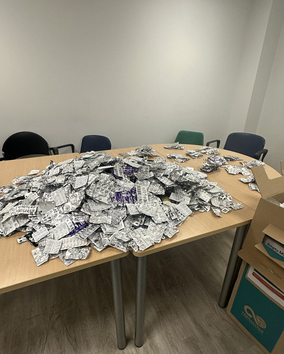 Tamsin Ellis (@climate_gp) on Twitter photo 👇 We asked pts to bring empty med packs back to the practice. In just 2 m they filled <a href="/TerraCycle/">TerraCycle US</a> box with 1400 blister packs & stopped all that plastic ending up in 🌊
There's no funding but pts & staff are asking to continue. We've had donations for 1 more box. Tips welcome! 👇 We asked pts to bring empty med packs back to the practice. In just 2 m they filled <a href="/TerraCycle/">TerraCycle US</a> box with 1400 blister packs & stopped all that plastic ending up in 🌊
There's no funding but pts & staff are asking to continue. We've had donations for 1 more box. Tips welcome!