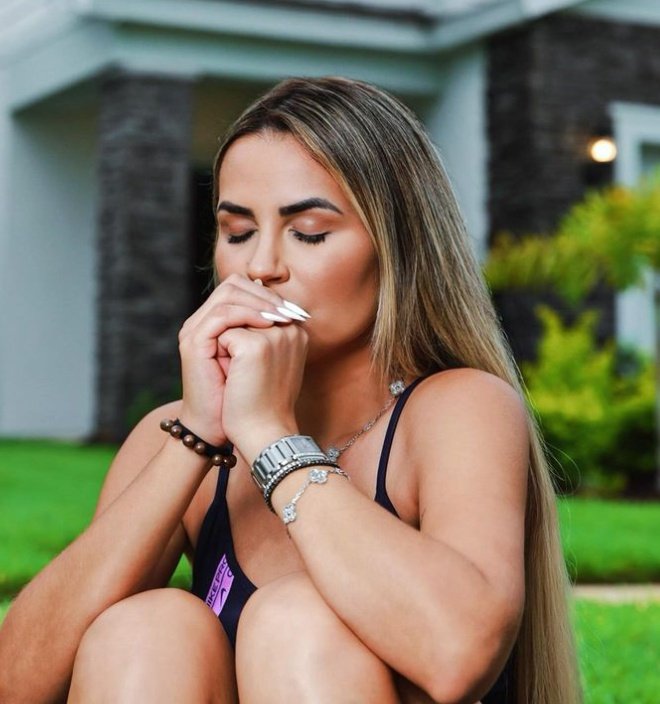 doctorsfarm's tweet photo. 🤍 | @Dra_Deolane

Fala, meu povo! Hoje, infelizmente, tenho uma notícia que não é muito agradável. Depois de vários pensamentos e várias decisões, decidimos encerrar de vez o Doctor Farm.

Embora o programa tenha chegado ao fim, as memórias permanecerão conosco para sempre. https://t.co/KfZS2VyaIj