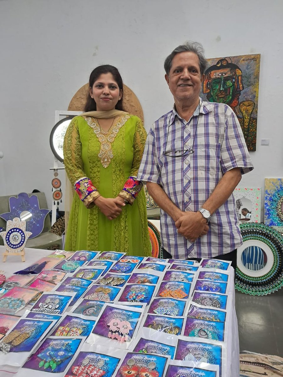 PrakashWKamatPK's tweet photo. At MoG Disability exhibition,with talented Deaf artist Sadiya Bandodkar's stall attracted a lot of attention. Introduced Sadiya to  Minister 4 Social Welfare Subhash Phaldesai,@discommgoa @grpawaskar.Others present: @avelinodesa, young artist Sneham with Autism,with Mum @swarnali https://t.co/YVMDy39CaX