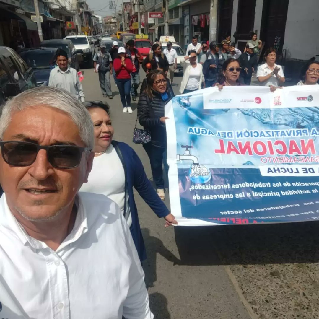 FENTAP4's tweet photo. En costa, sierra y selva el PARO ES TOTAL.

!VIVA EL PARO NACIONAL DEL 19 DE JULIO!
!NO A LA PRIVATIZACIÓN DEL AGUA!

#cajamarca #sullana #tacna #piura #@cgtp_peru @cgtpjoven #FENTAP #movilización #plazadosdemayo #peru #noticiasperu https://t.co/BNpOfBih2W