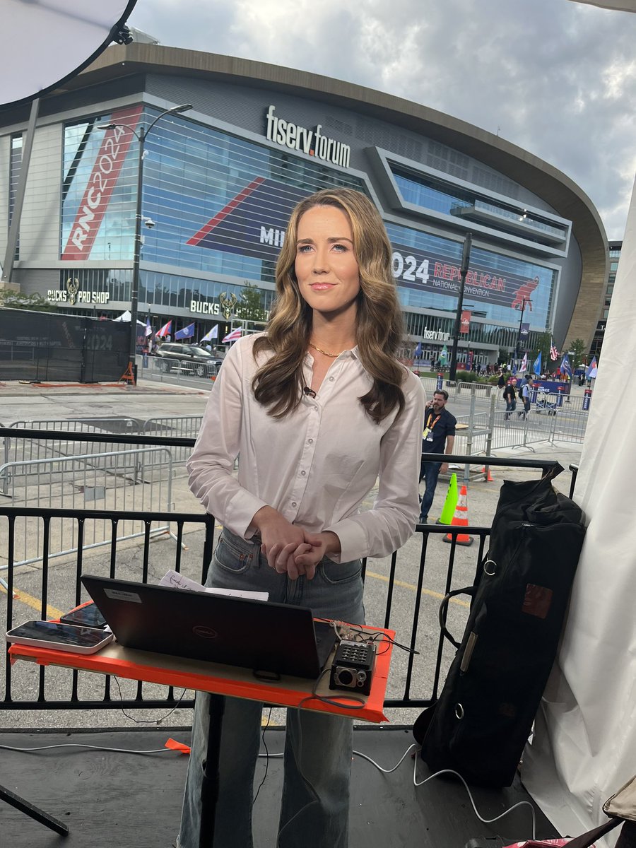 JuliaBenbrook's tweet photo. RNC coverage. ✅ #CNN #Newsource https://t.co/iaf6Jhu5K2