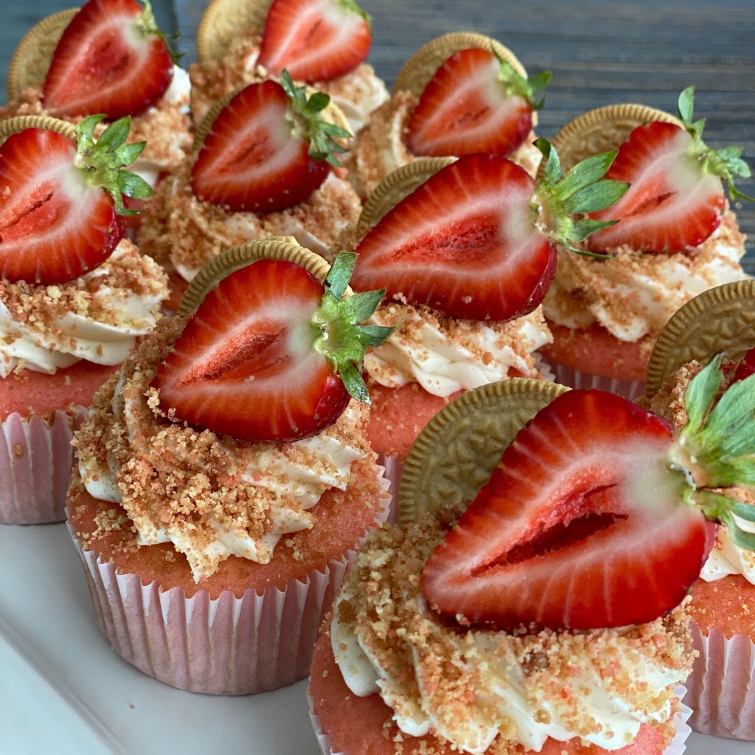 Beachsideteen's tweet photo. The perfect treat to start off the weekend 😊🍓 https://t.co/ulZZBFtEKB