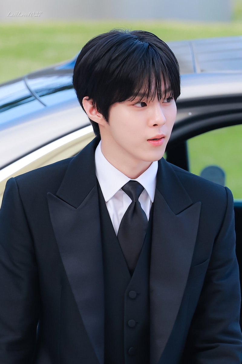 LastLove1027's tweet photo. 240719 

     ❤️3rd blue dragon series award❤️

#KIMWOOSEOK #김우석 https://t.co/86h0hh9KSv