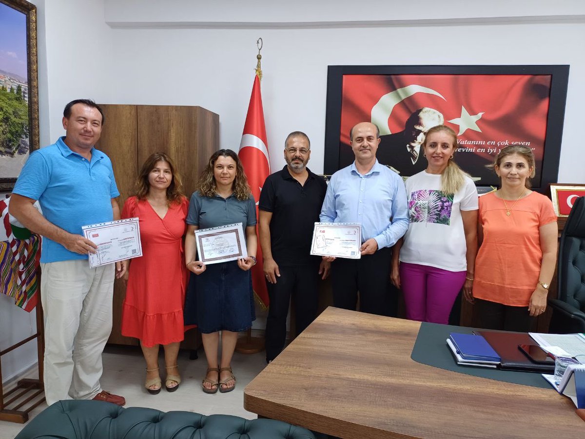Balıkesir İlk Yardım Merkezi tarafından Eğitime katılan Altıeylül iİlçe Milli Eğitim Müdürü ve Şube Müdürü ‘ne İlk Yardımcı belgelerini teslim ettik.⁦<a href="/tcmeb/">Millî Eğitim Bakanlığı</a>⁩ ⁦<a href="/meb_dhgm/">Destek Hizmetleri Genel Müdürlüğü</a>⁩ ⁦<a href="/balikesirisgb/">Balıkesir İl MEM İşyeri Sağlık ve Güvenlik Birimi</a>⁩ <a href="/iznikpancarci/">Berrin PANCARCI</a>⁩ ⁦<a href="/mahmutcamli35/">Mahmut ÇAMLI</a>⁩