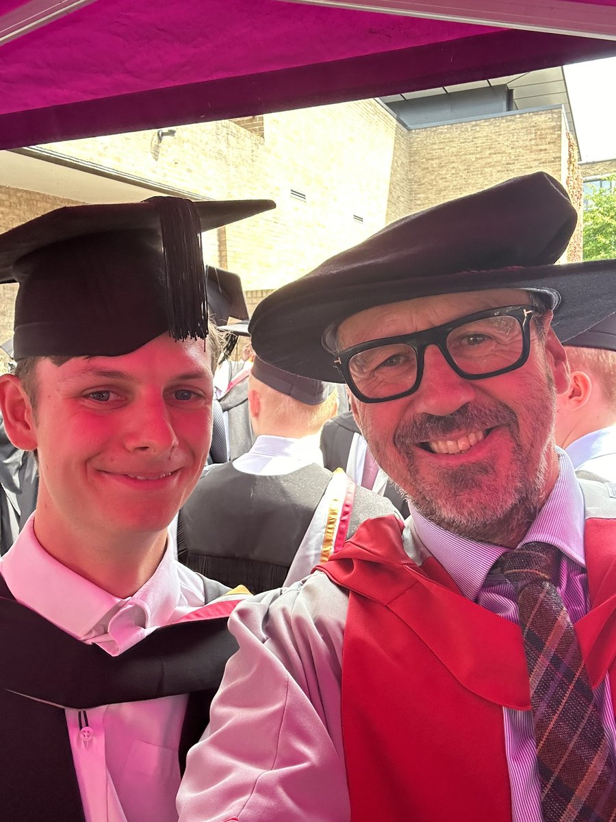 ProfPHaygarth's tweet image. Happy day today celebrating with some of my @LancasterUni @LancsUniLEC students. Congratulations to all!