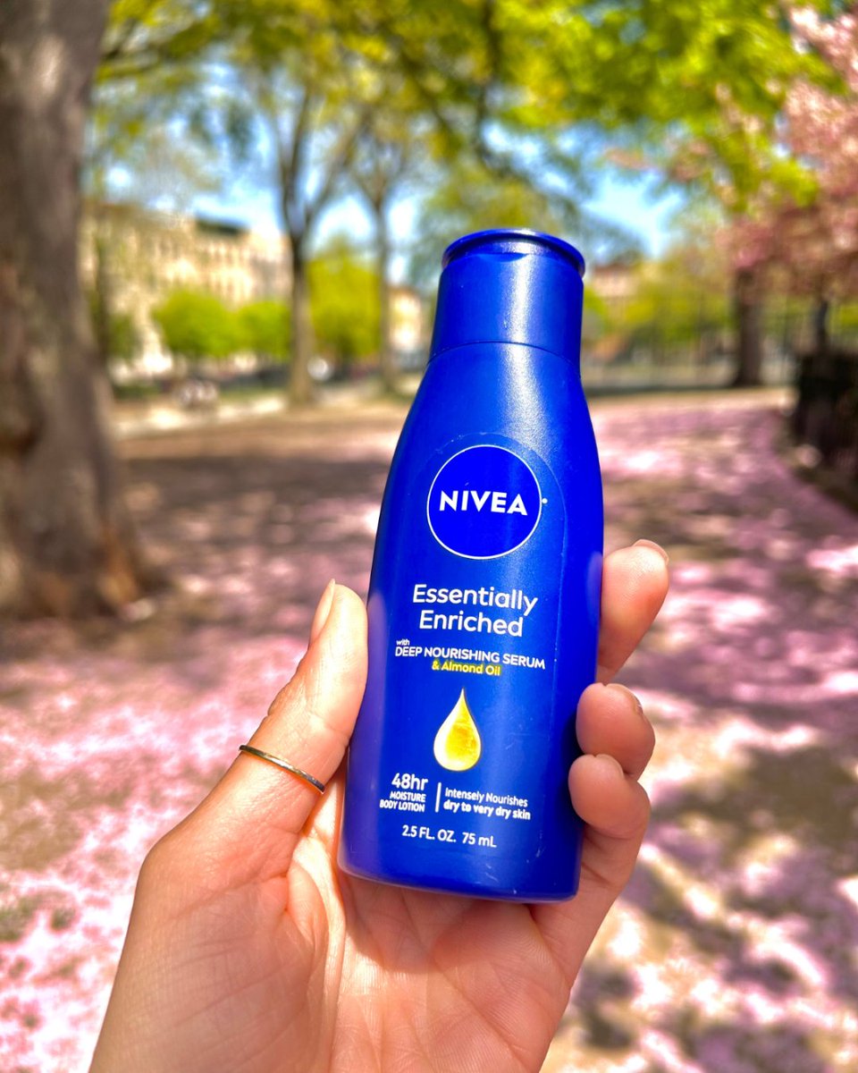 Our ‘on the go’ essential 🤩 ​
​
Enriched with almond oil to give you a nourishing glow.​
​
Where do you bring your mini Essentially Enriched?​

#NIVEAUSA #NourishOn #NourishWithNIVEA #Glow #Glowing