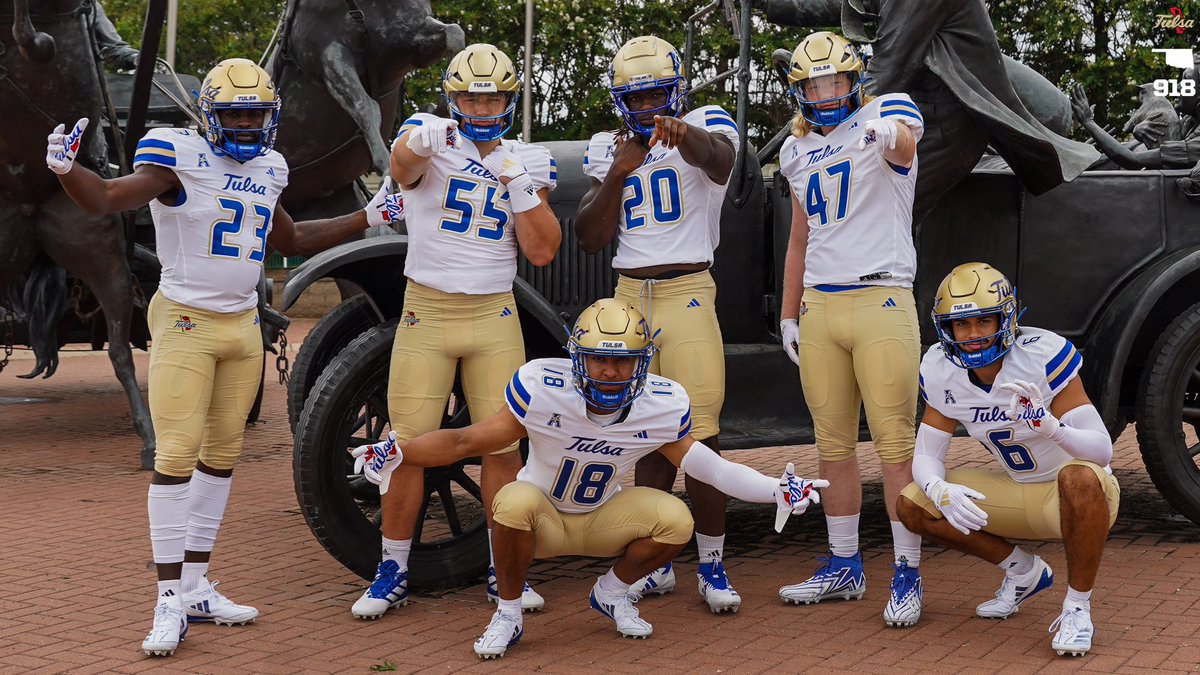 TulsaFootball's tweet photo. 𝐔𝐍𝐕𝐄𝐈𝐋𝐄𝐃 𝐍𝐄𝐖 𝐓𝐇𝐑𝐄𝐀𝐃𝐒 𝐈𝐍 𝐓𝐇𝐄 𝟗𝟏𝟖. 𝐘𝐎𝐔𝐑 𝐓𝐎𝐖𝐍. 𝐘𝐎𝐔𝐑 𝐓𝐄𝐀𝐌.

#ReignCane👑🌀 #FIGHT https://t.co/D7tldACm7G