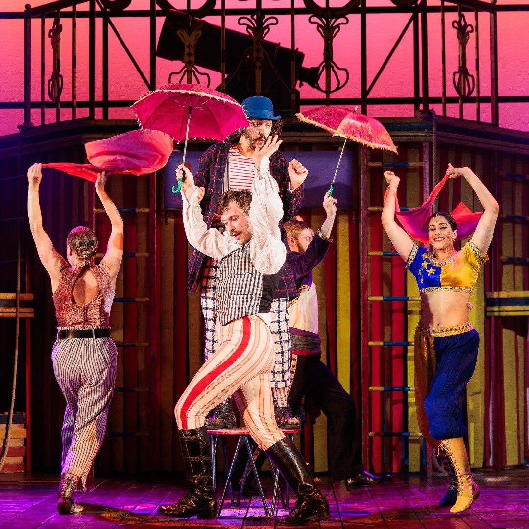 🤩It's the weekend! Come down to York Theatre Royal for a taste of the circus!🎪

We've got two chances for you to catch our summer show, #AroundTheWorldIn80Ish! tomorrow:

🌞2.30pm
🌜7.30pm

🥵🍨And we sell ice cream!

🎟️:ow.ly/QUYZ50SGfOw

📸Kirkpatrick Photography