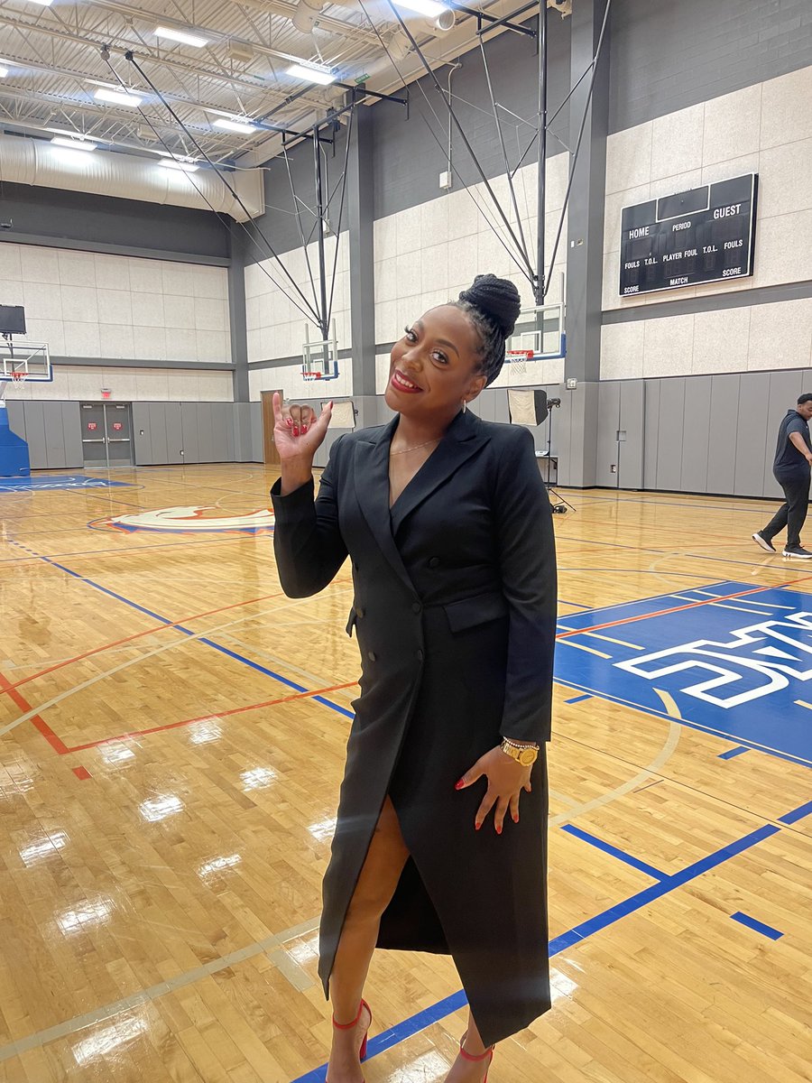 CoachRekeUTA's tweet photo. Picture Day! Year 5! 💙🧡 #Play2WinReloaded🃏 https://t.co/H9qYJfnfmQ