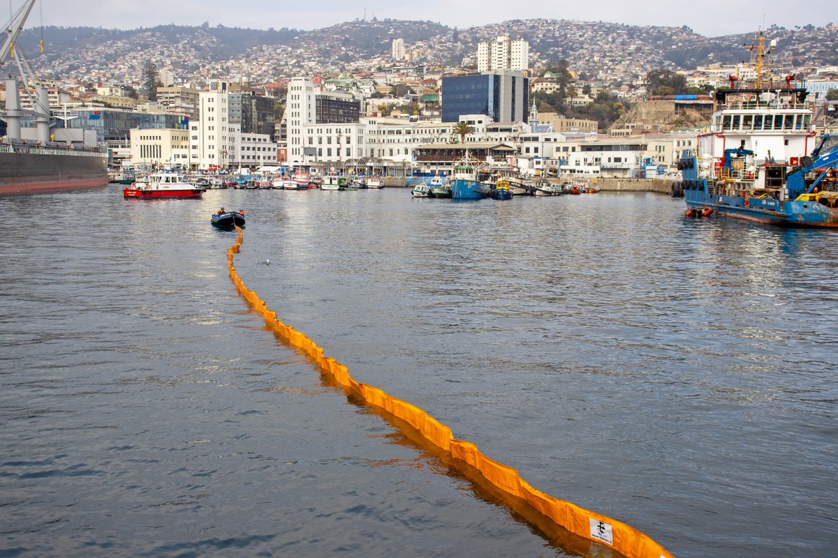 TPS_Valparaiso's tweet photo. Como parte de nuestro plan anual, realizamos un simulacro de derrame de hidrocarburos con el fin de probar nuestra capacidad y eficacia en la respuesta. 
✅ Conoce más en https://t.co/cFsFZB9ZDI

#Operativo #Seguridad #Medioambiente #valparaíso https://t.co/hKUO9tH8Nf