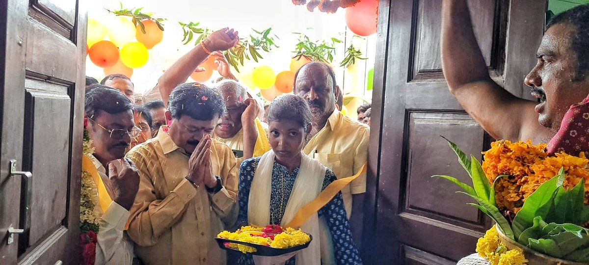 sunilkumarpasam's tweet photo. చిట్టమూరు మండలం:- పలు అభివృద్ధి కార్యక్రమాలు ప్రారంభోత్సవం లో భాగంగా ఈశ్వరవాక పంచాయతీ నందు పాల్గొన్నడం జరిగింది...
#PasimSuneelKumar
#HOPESUNEEL
#HOPEYASHP
#NaraChandrababuNaidu
#AndhraPradesh
#NaraLokesh
#JaiTDP
#gudur https://t.co/IvGkNn7DQg