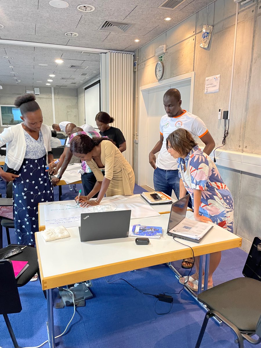 OSCM (@oscm_) on Twitter photo #Communication in #Science? Currently, 13 <a href="/wascalclimate/">WASCAL - Climate Change Centre of Excellence</a> students of the MSc. “#ClimateChange & #MarineScience” @BMBF_BUND immerse into this.
We are happy to have them and lecturer Dr Avan Antia <a href="/kieluni/">Universität Kiel CAU 🎓</a> for their course “Scientific Writing and Communication” at the #OSCM. #Communication in #Science? Currently, 13 <a href="/wascalclimate/">WASCAL - Climate Change Centre of Excellence</a> students of the MSc. “#ClimateChange & #MarineScience” @BMBF_BUND immerse into this.
We are happy to have them and lecturer Dr Avan Antia <a href="/kieluni/">Universität Kiel CAU 🎓</a> for their course “Scientific Writing and Communication” at the #OSCM.